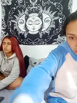 emily_n_abby's cam snapshot