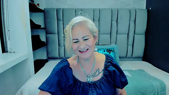 ScarletHoot_'s cam snapshot