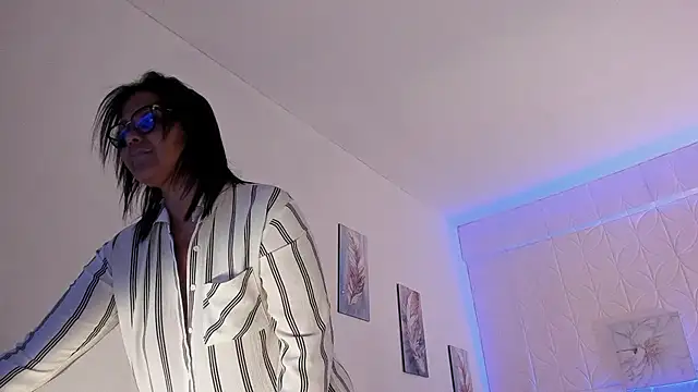 EmillyLim's cam snapshot