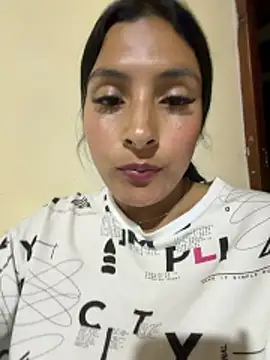 Cami_Leon2's cam snapshot