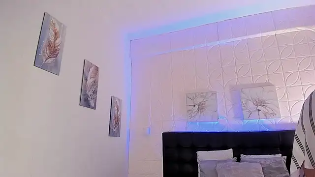 EmillyLim live sex cam