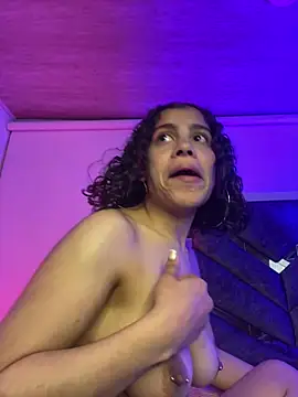 NINA_18_YEARS's cam snapshot