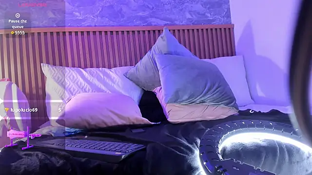 alina_souvage_'s cam snapshot