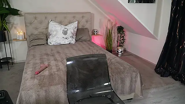 hotmilfbitch's cam snapshot