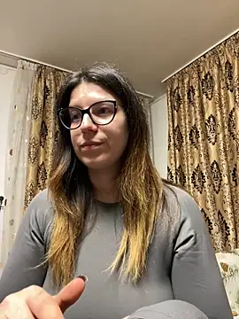 NadiraNoor live sex cam