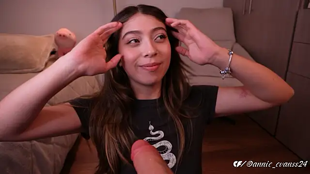 annie24_evans's cam snapshot