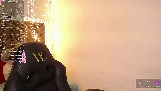 heluejamil's cam snapshot