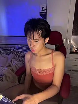 Plaxtique live sex cam