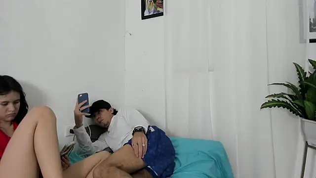 Laura_and_Kevin's cam snapshot