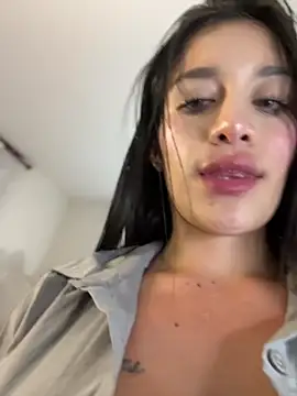 Emmily_19 live sex cam