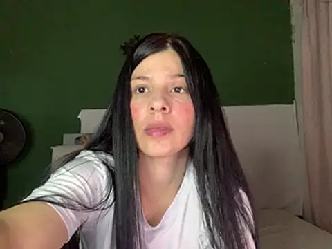 Estefani_32 live sex cam