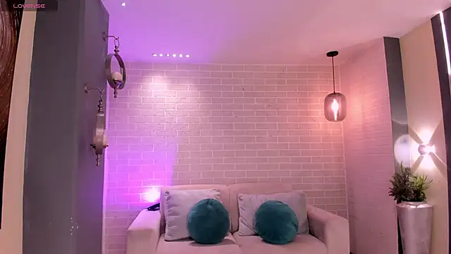 SavannahStorm live sex cam