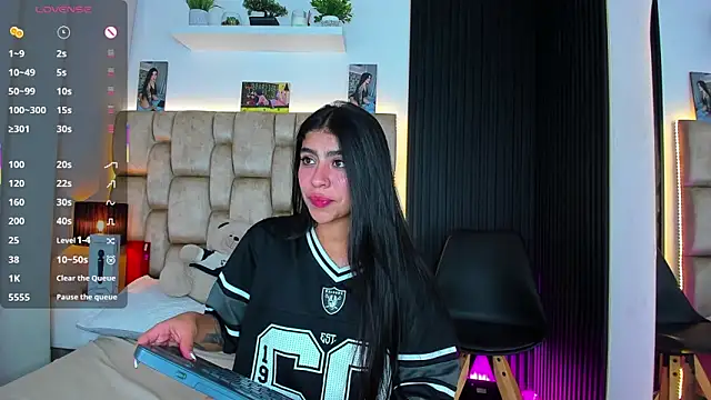 little_sophie18's cam snapshot