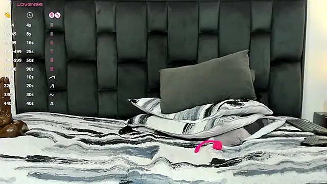 MartinaMadisson live sex cam