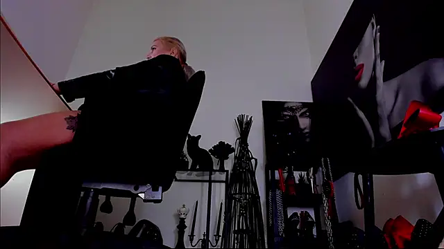 MistressDemi's cam snapshot