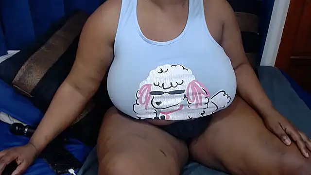 CurveyChocClitX5's cam snapshot