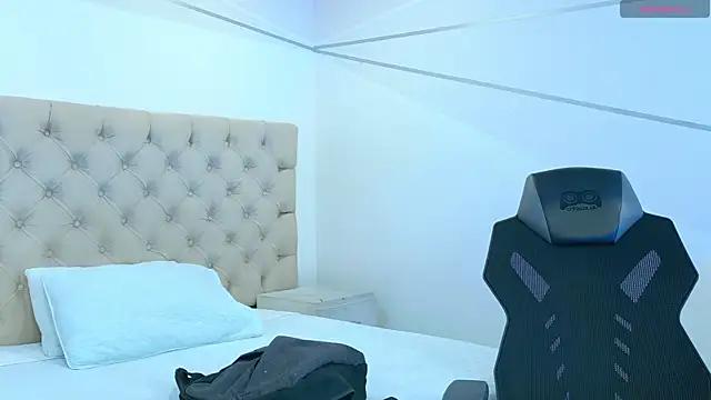 ChannelWhite_'s cam snapshot