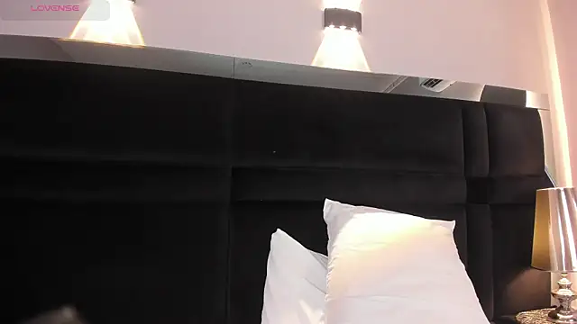 CarolineLee_'s cam snapshot