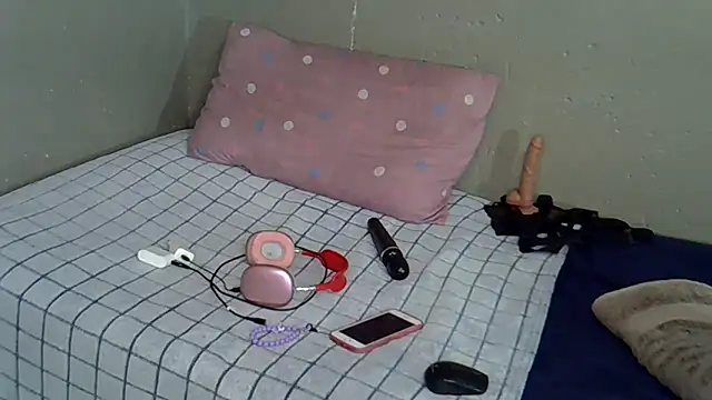 Bellabootie's cam snapshot