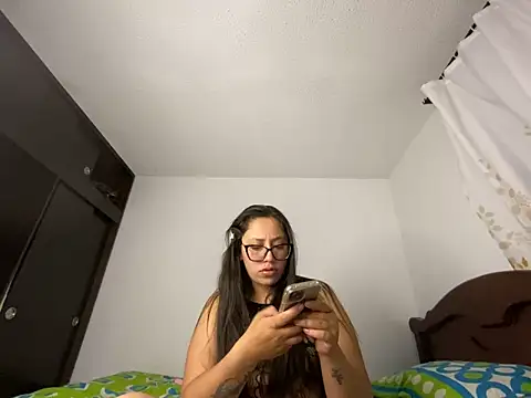 LyaRose live sex cam