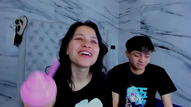 Ari_and_Storm's cam snapshot