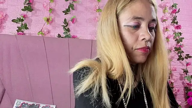 Dakota_Angell_'s cam snapshot