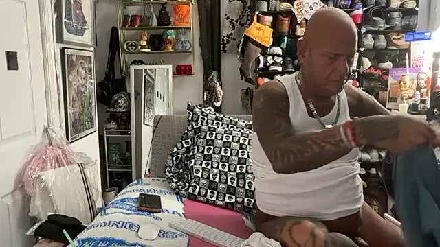 lovetatts64's cam snapshot