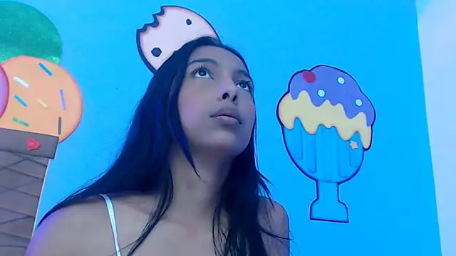 skinnysexzara18's cam snapshot