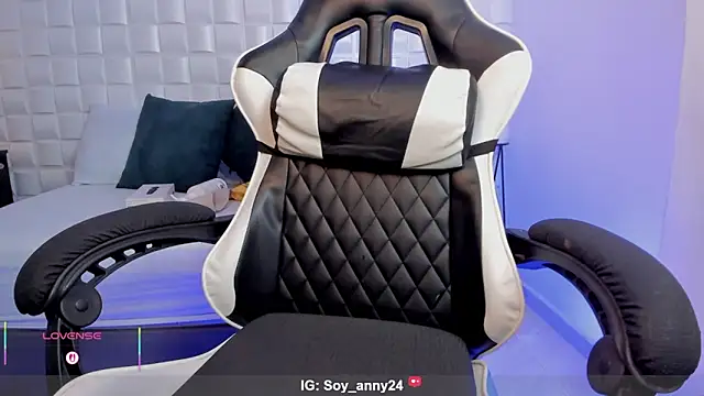 anny_rouse24's cam snapshot