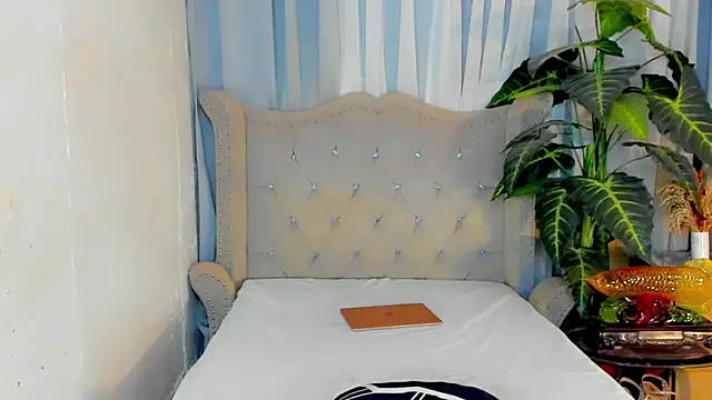 MochaliciousTransOnTop live sex cam