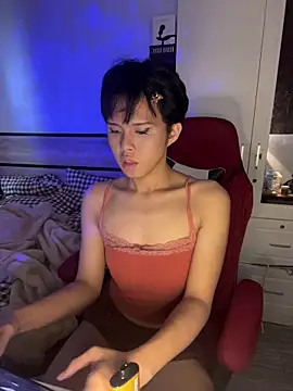 Plaxtique live sex cam