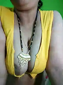 priya_curvy's cam snapshot