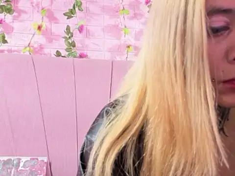 Dakota_Angell_'s cam snapshot