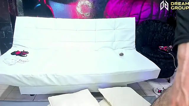 AmazingPartys's cam snapshot