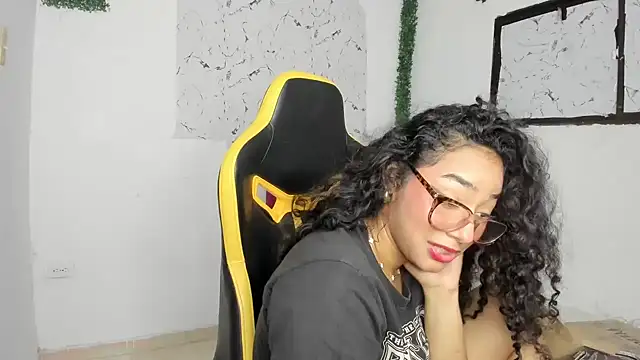 emily_stars1's cam snapshot