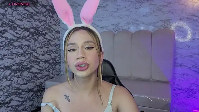 Evy_Luxx_v's cam snapshot