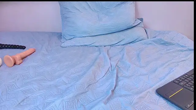 melany_roberts_'s cam snapshot