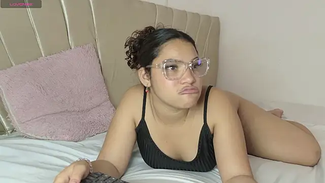 aly_n_sebas's cam snapshot