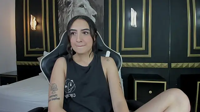 emma_hiltonn_'s cam snapshot