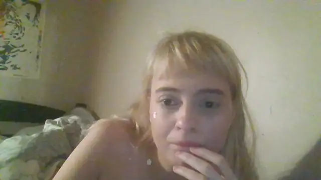 KiwiDreamy1's cam snapshot