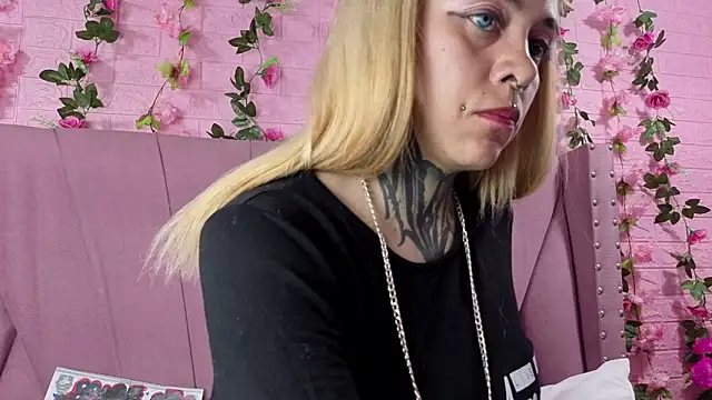 Dakota_Angell_'s cam snapshot