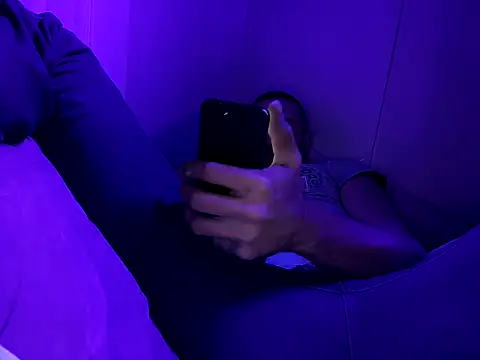 Bi_curious86's cam snapshot