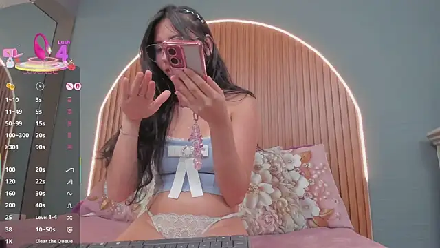 NayeCloud live sex cam