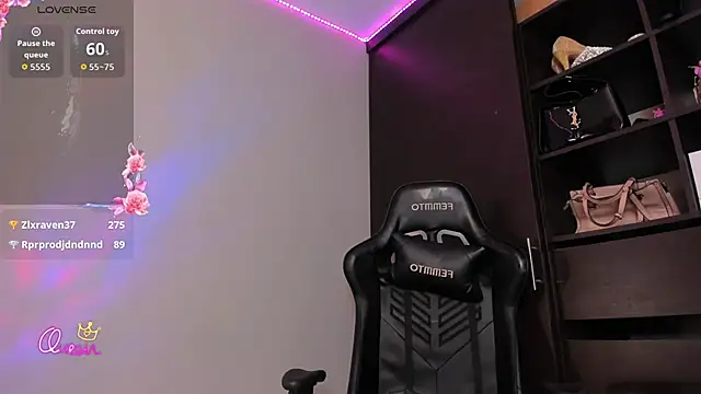 MeganDaviees live sex cam