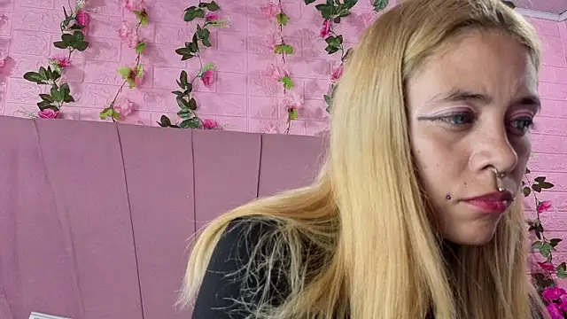 Dakota_Angell_'s cam snapshot