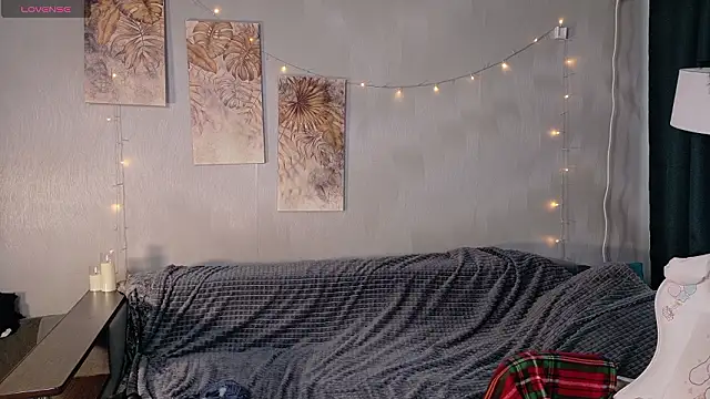 KikiMoor's cam snapshot