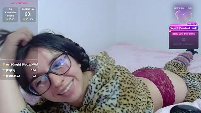 Maggie_Fox3's cam snapshot