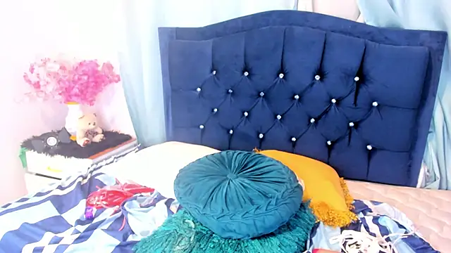 Inaya_Khalifa's cam snapshot