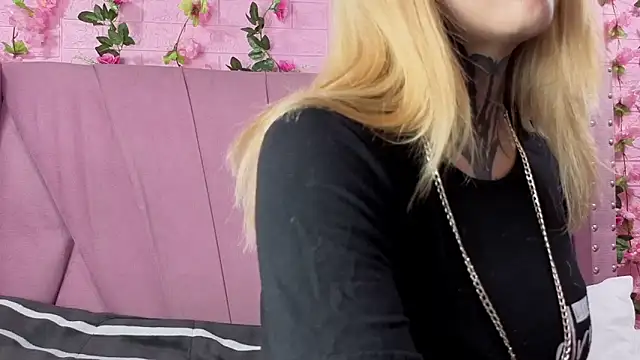 Dakota_Angell_'s cam snapshot