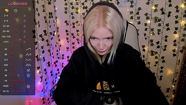 AnyaTaylor_'s cam snapshot